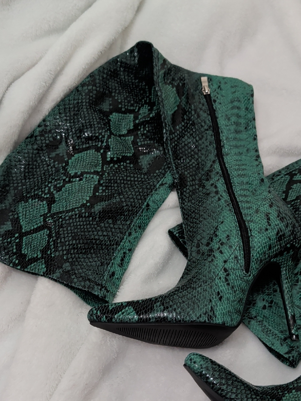 Green Snake-Print Thigh High Heeled Boots - Picture 5 of 12